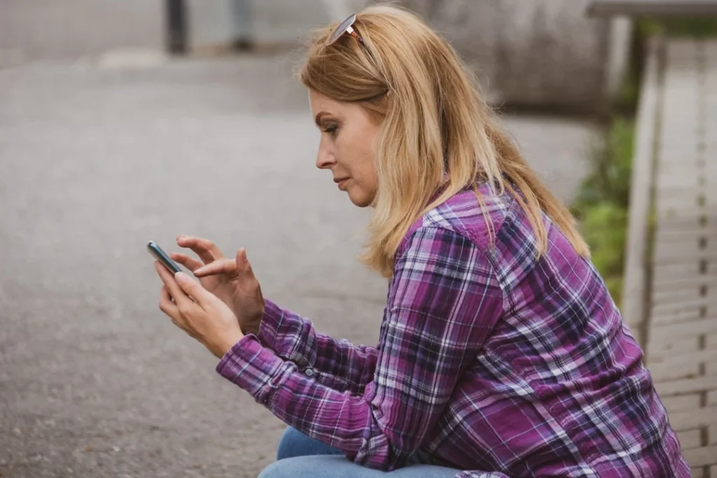 A female volunteer engaging with donors via text messaging while following best practices for effective communication